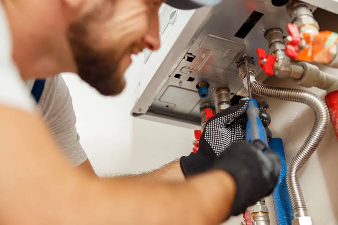 24/7 water heater repair service technician covering the greater Nampa, Idaho area